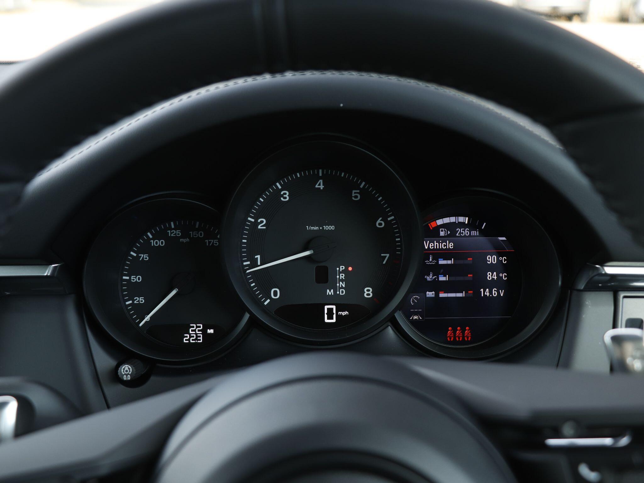 Porsche Macan view 13
