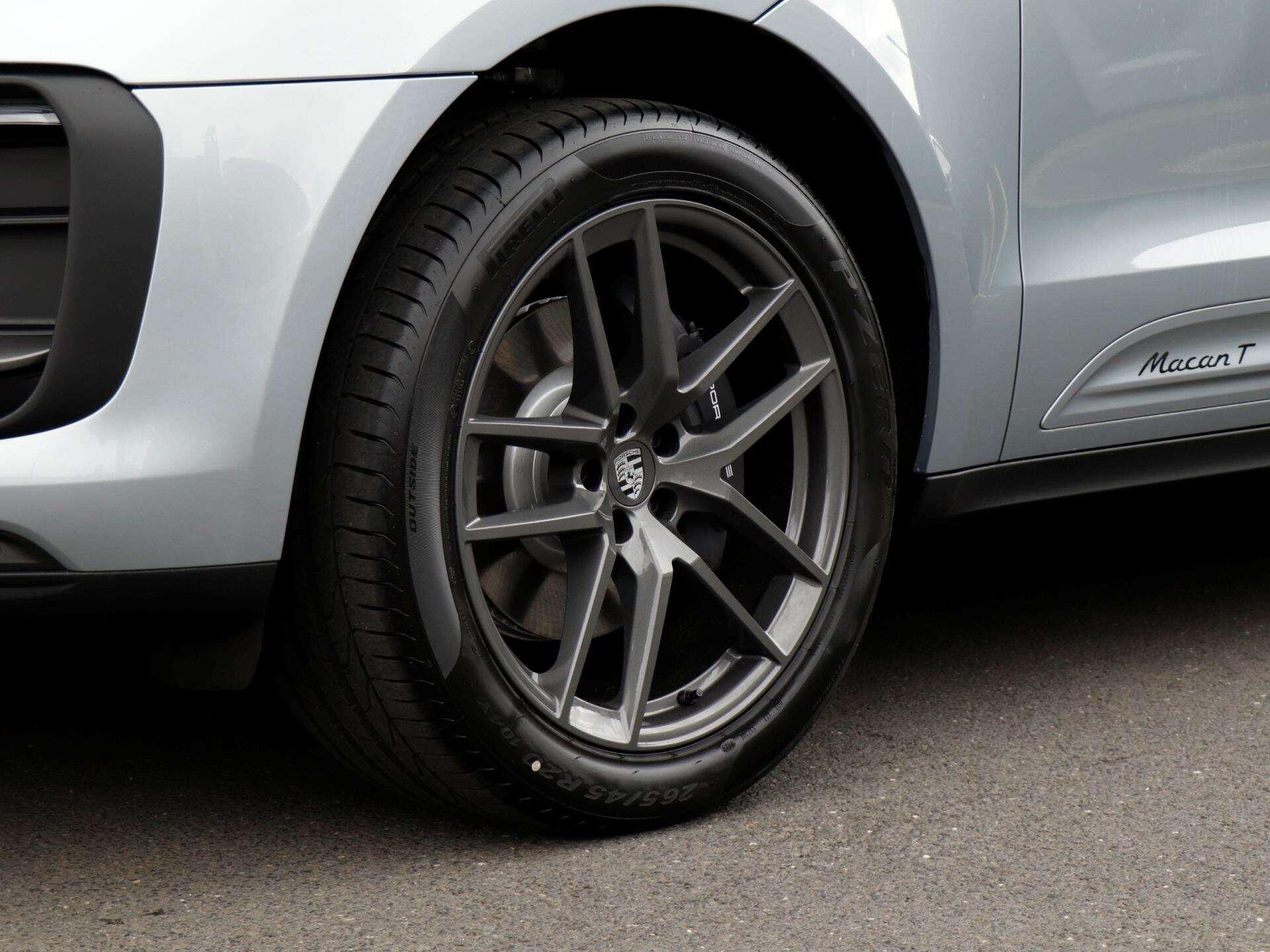 Porsche Macan view 38