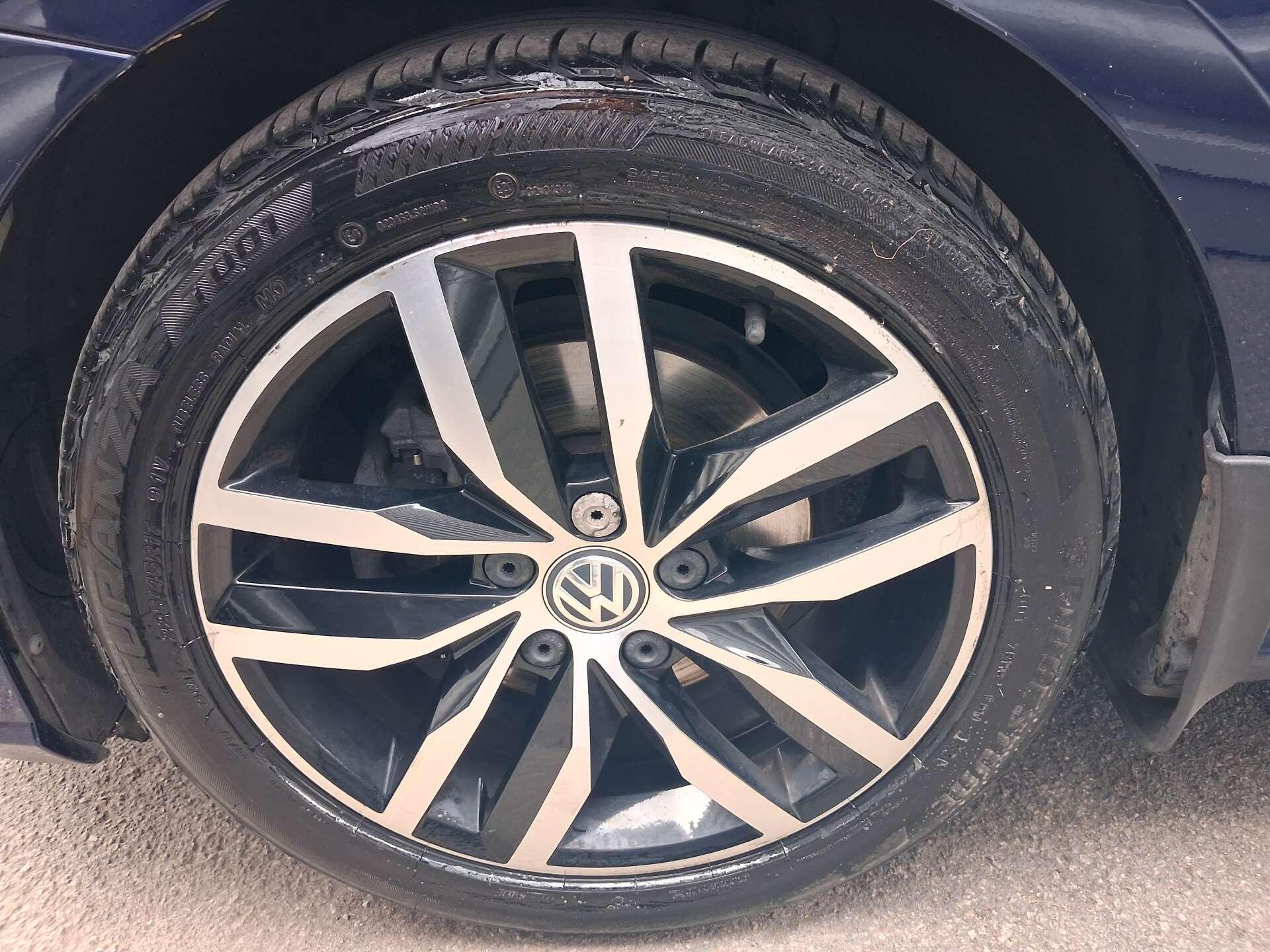 Volkswagen Golf view 25