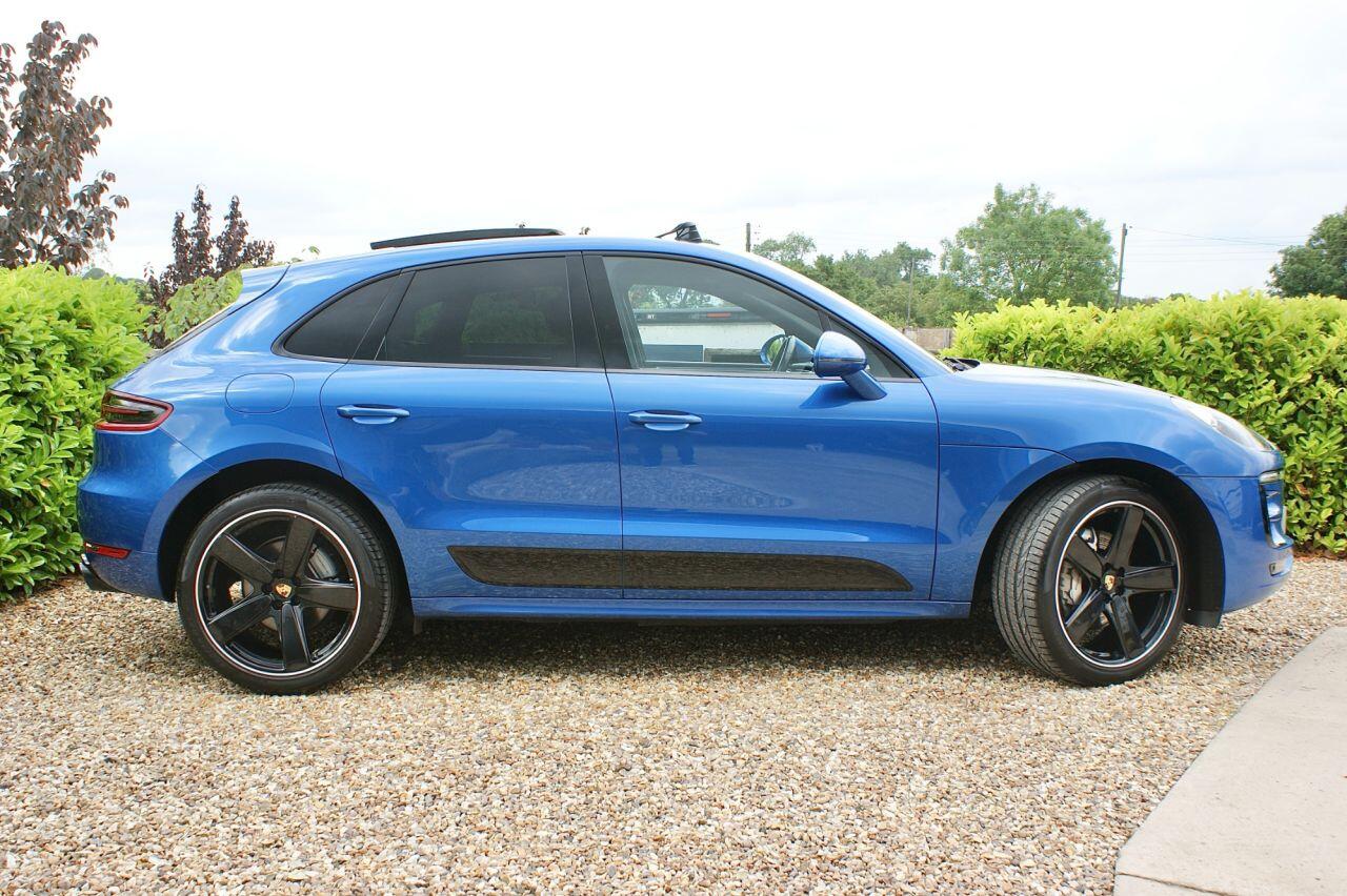 Porsche Macan view 14