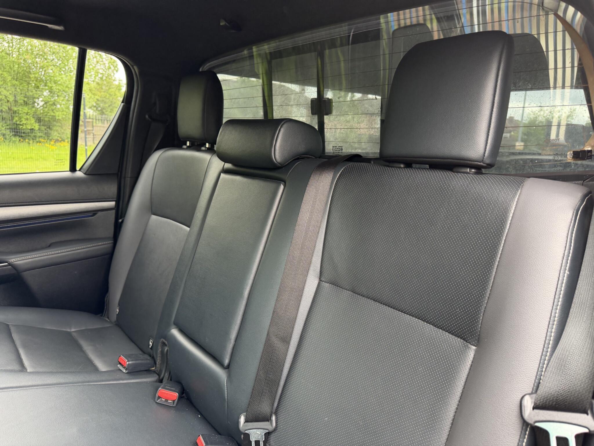 Toyota Hilux view 24