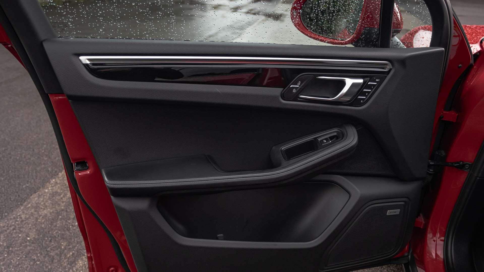 Porsche Macan view 29