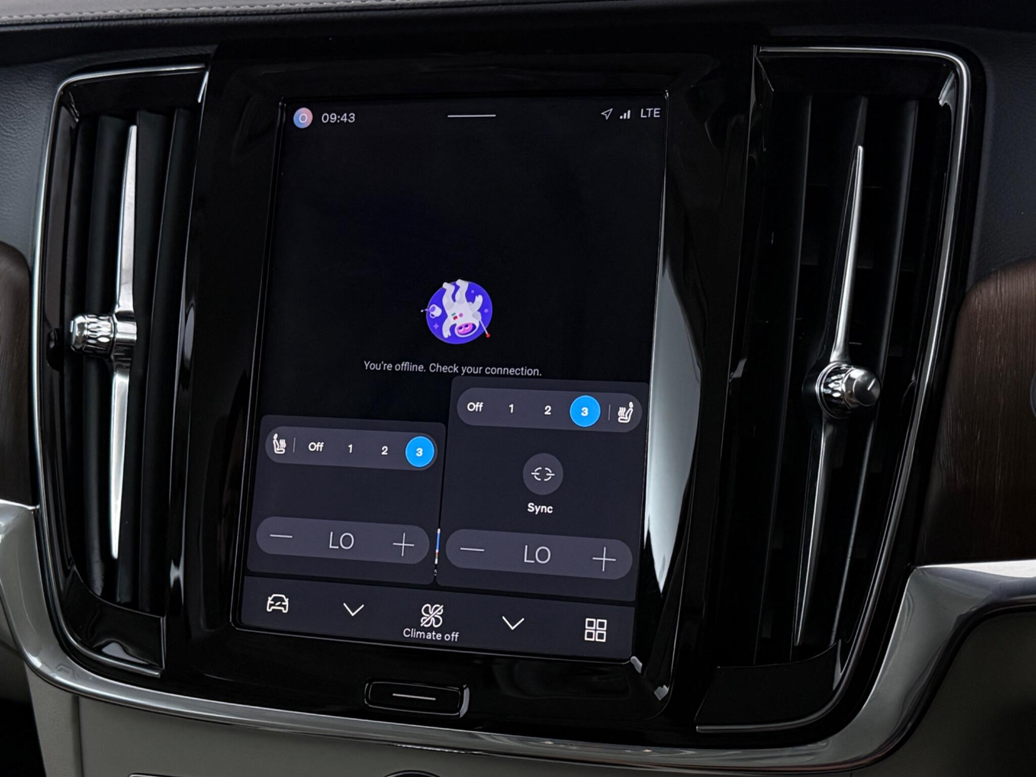 Volvo V90 Cross Country view 25