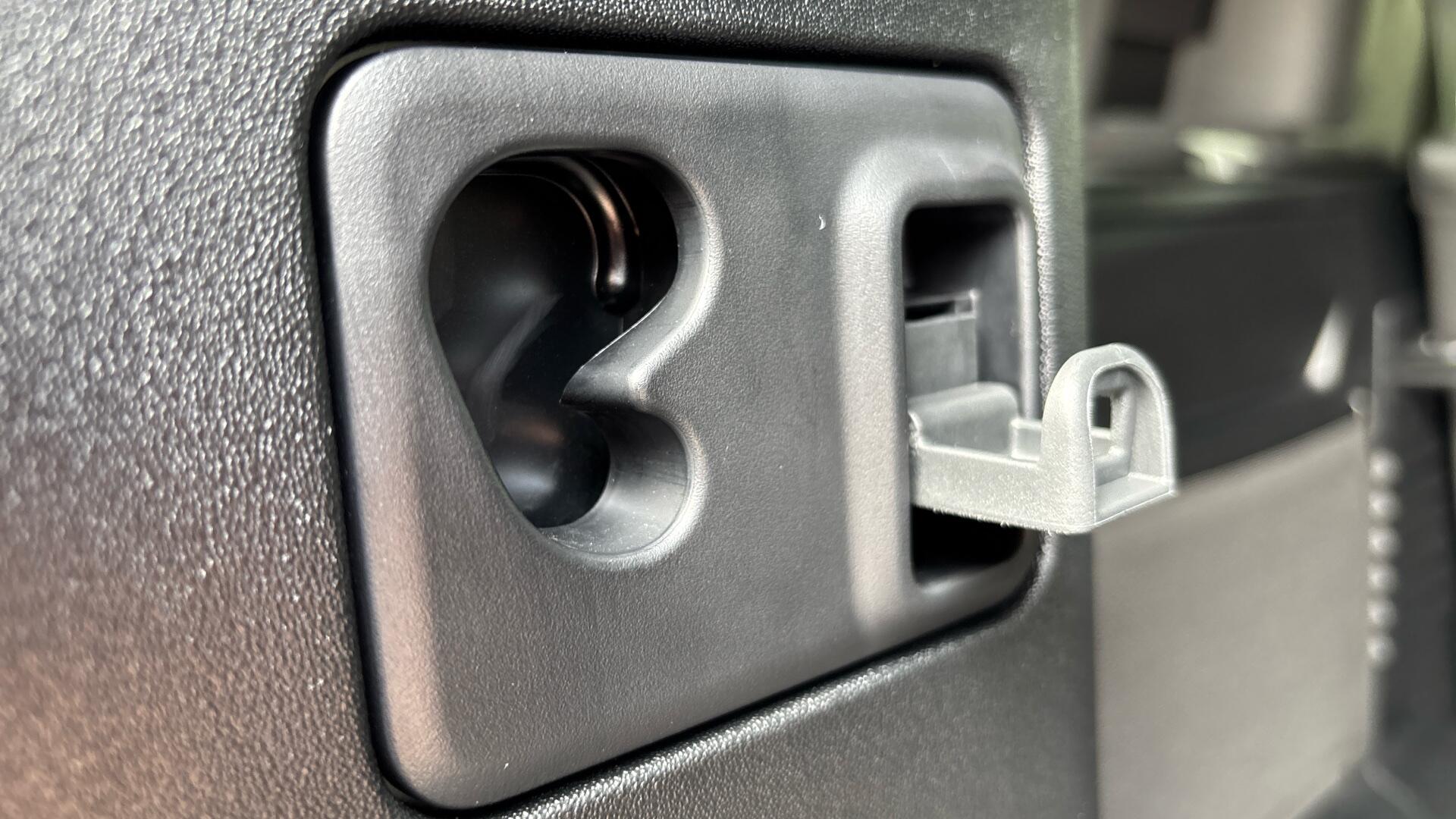 Land Rover Defender view 28