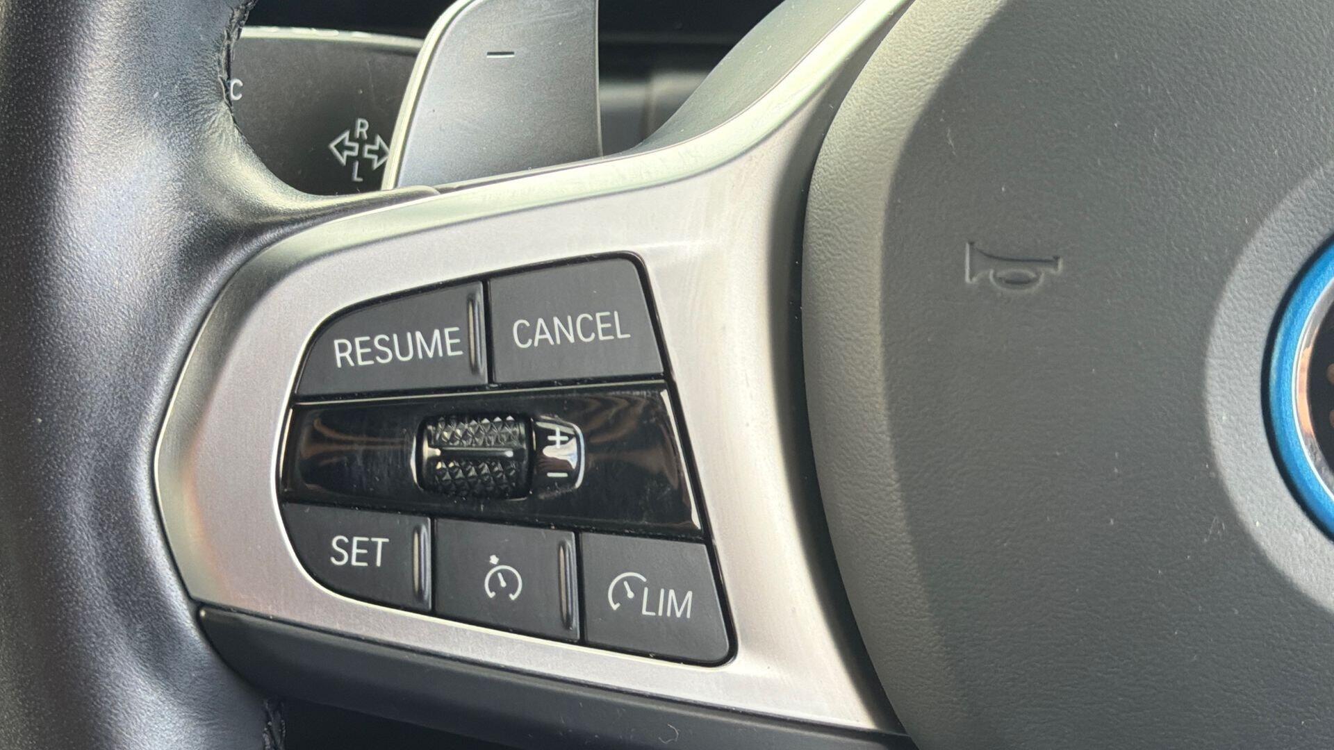 BMW 3 Series view 17