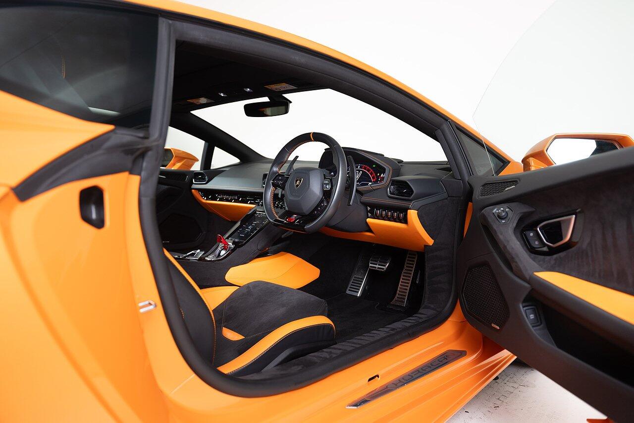 Lamborghini Huracan view 5