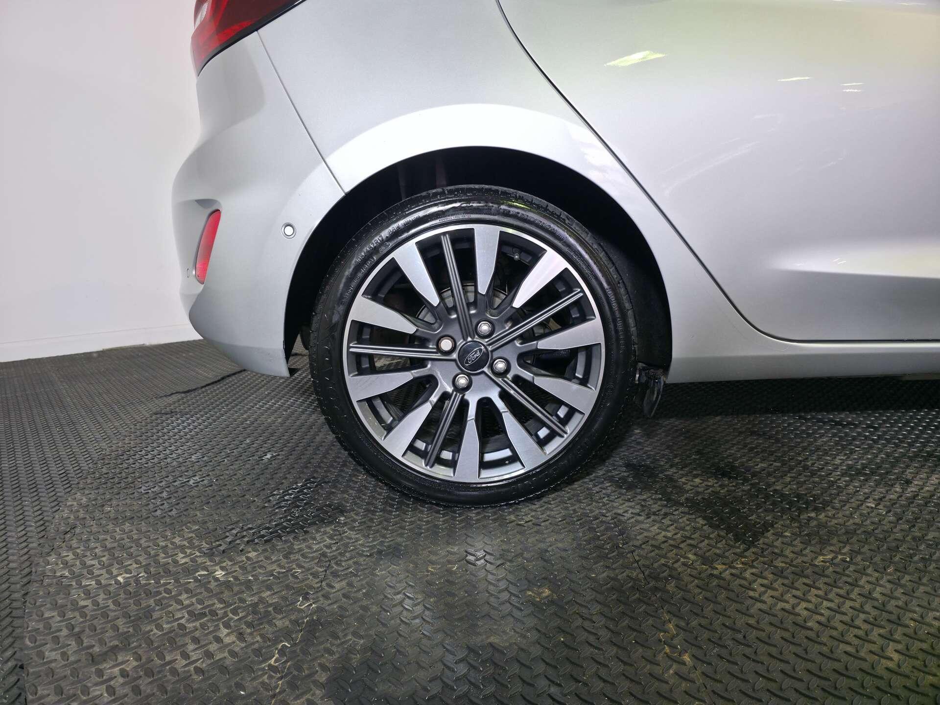 Ford Fiesta view 74