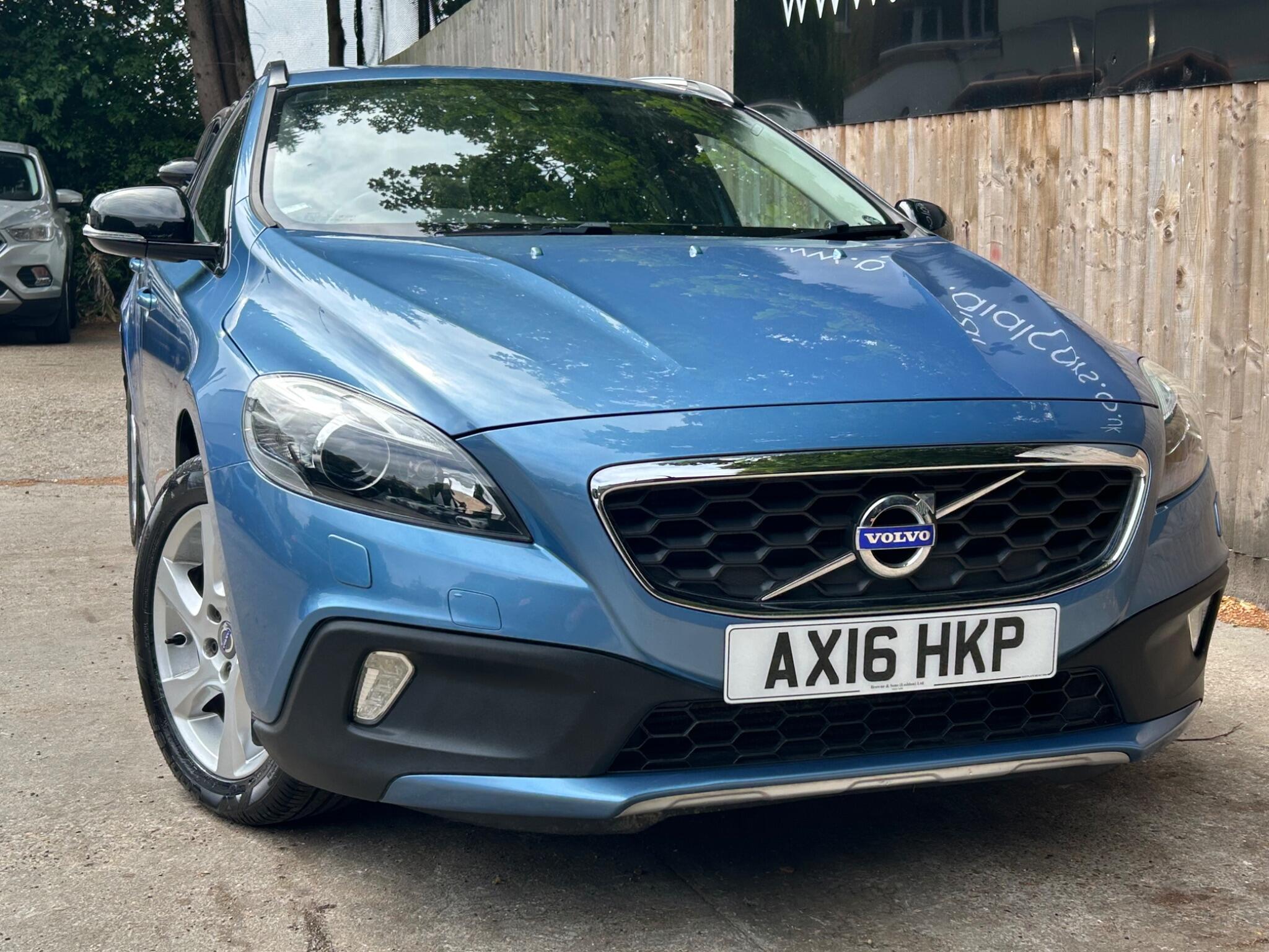 Volvo V40 Cross Country view 7