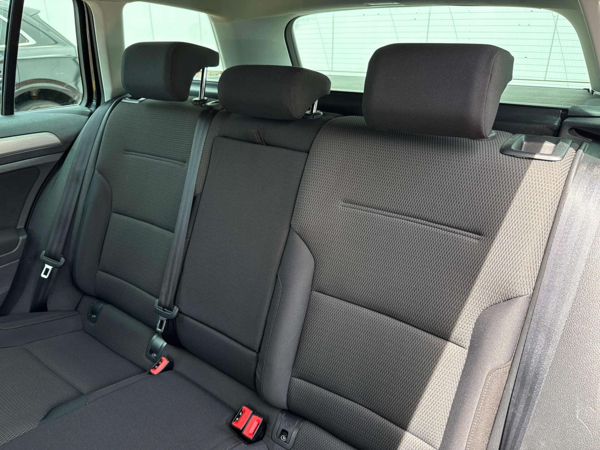 Volkswagen Golf view 28