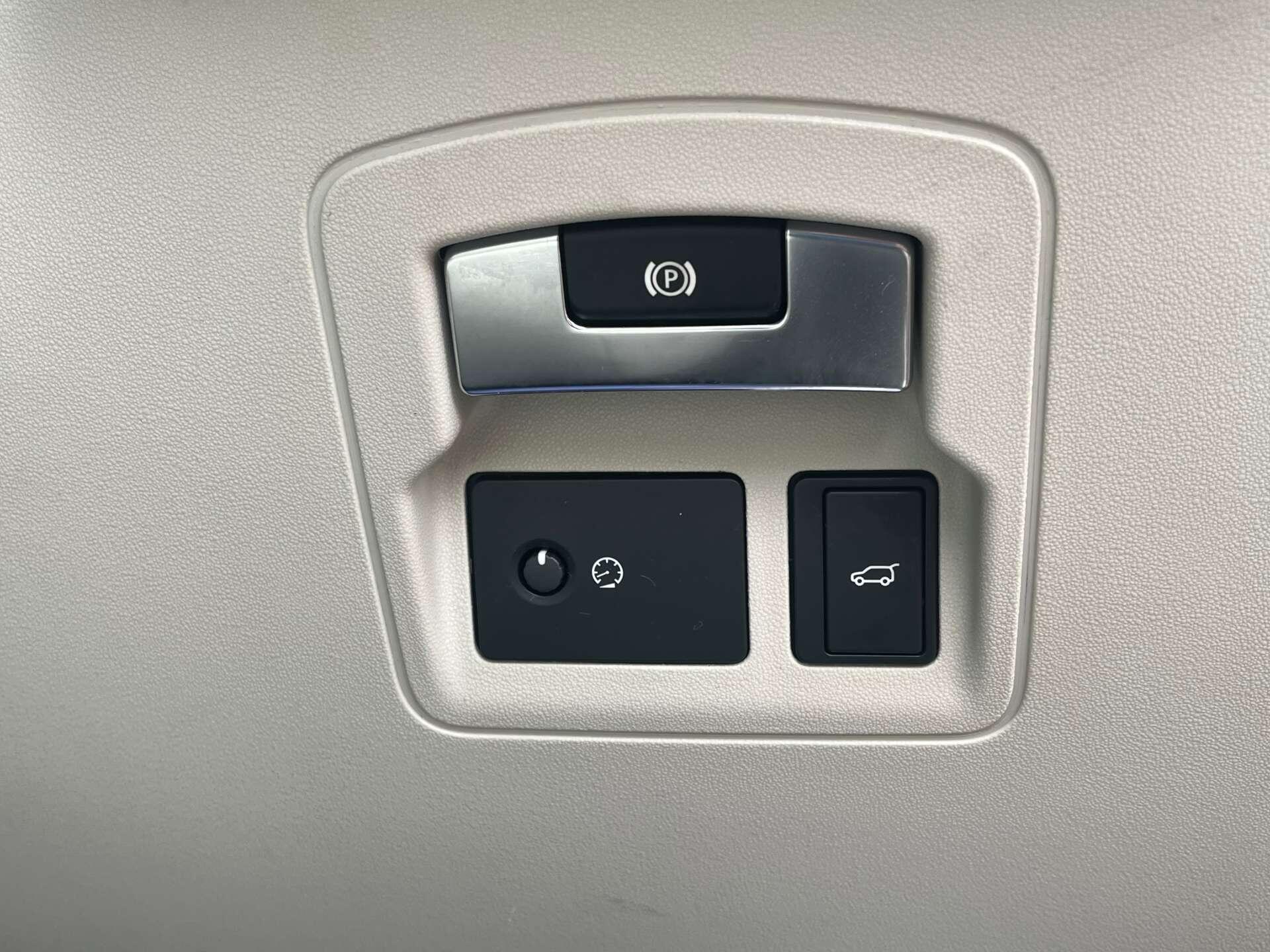 Land Rover Range Rover Velar view 54