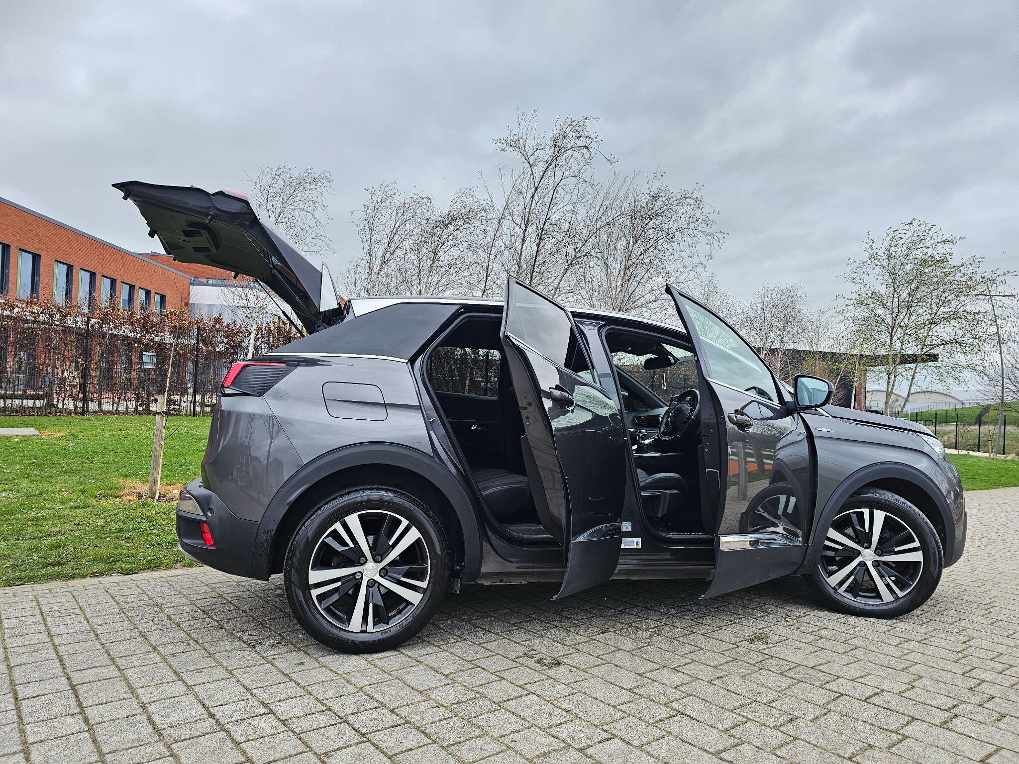 Peugeot 3008 view 5