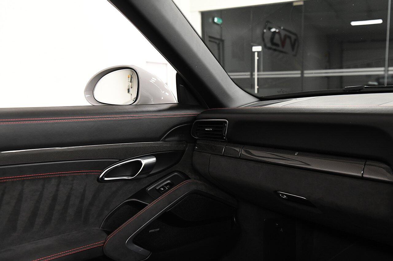 Porsche 911 view 14