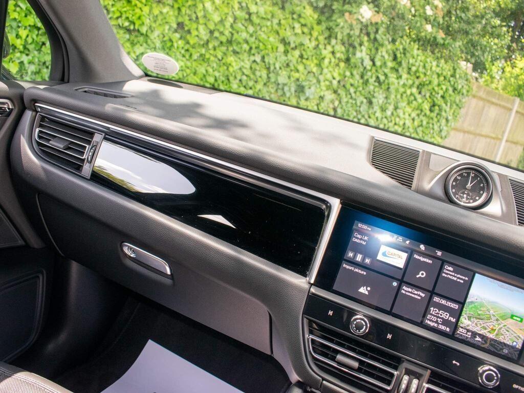 Porsche Macan view 38