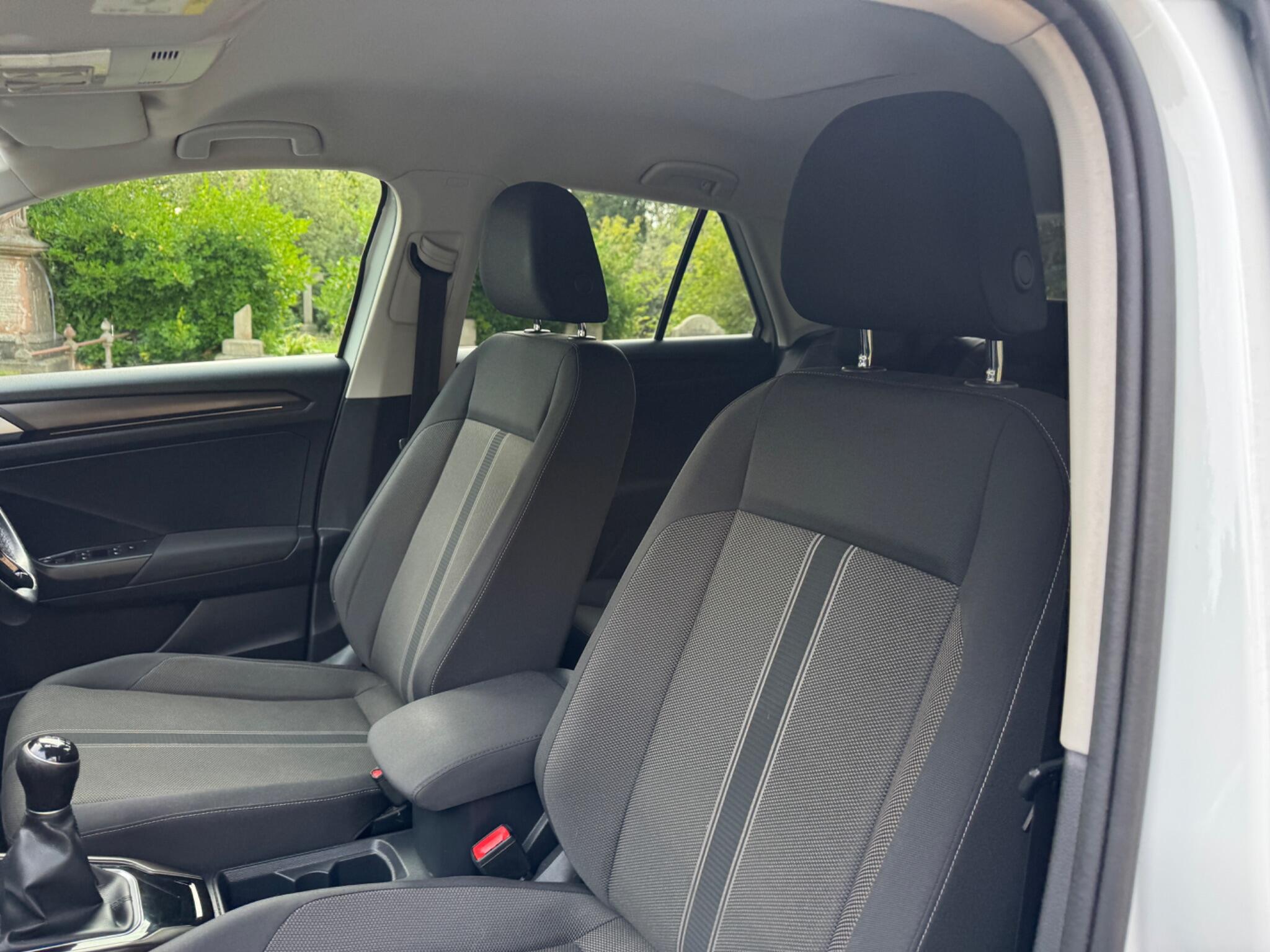 Volkswagen T-Roc view 80