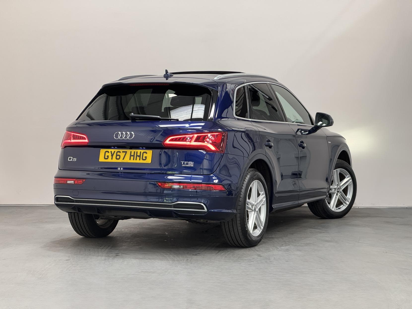 Audi Q5 view 17
