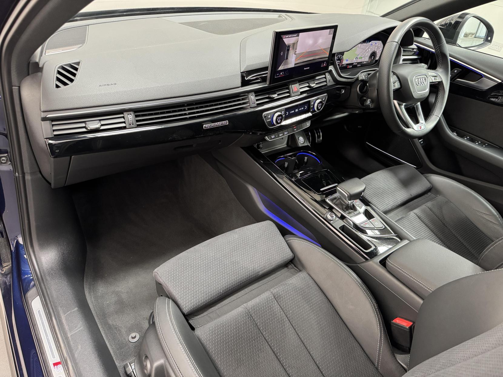 Audi A4 Avant view 43