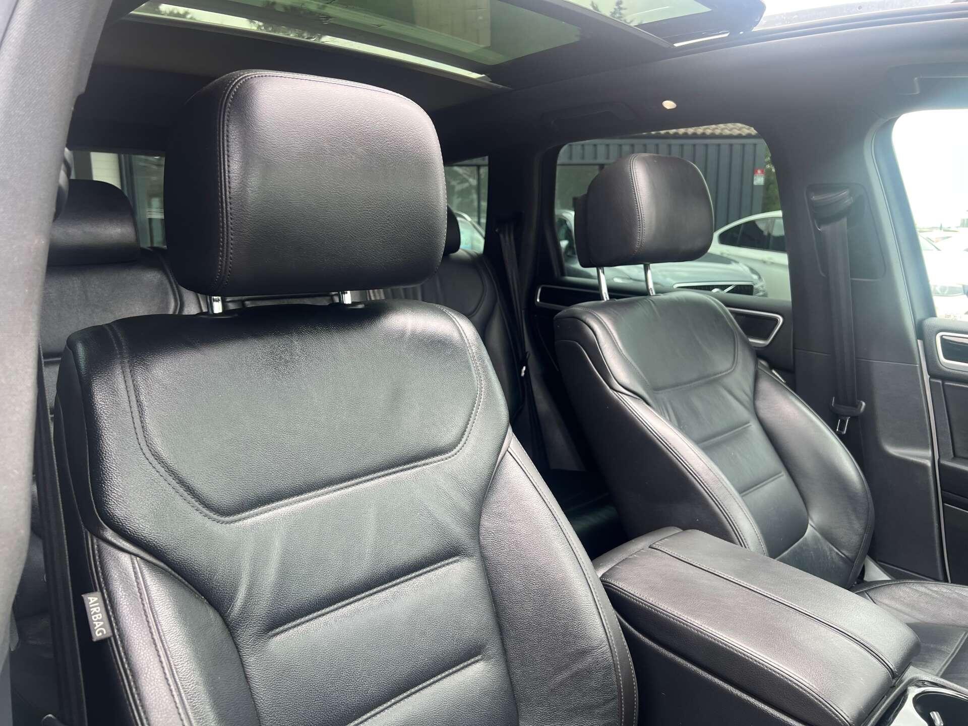 Volkswagen Touareg view 14
