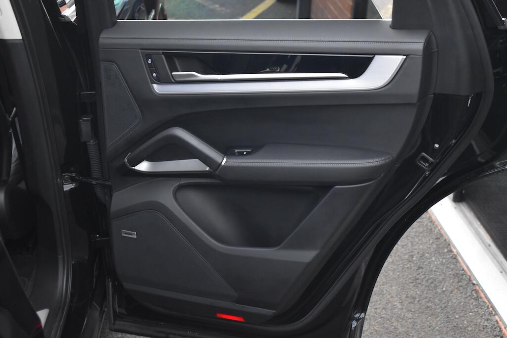 Porsche Cayenne view 45