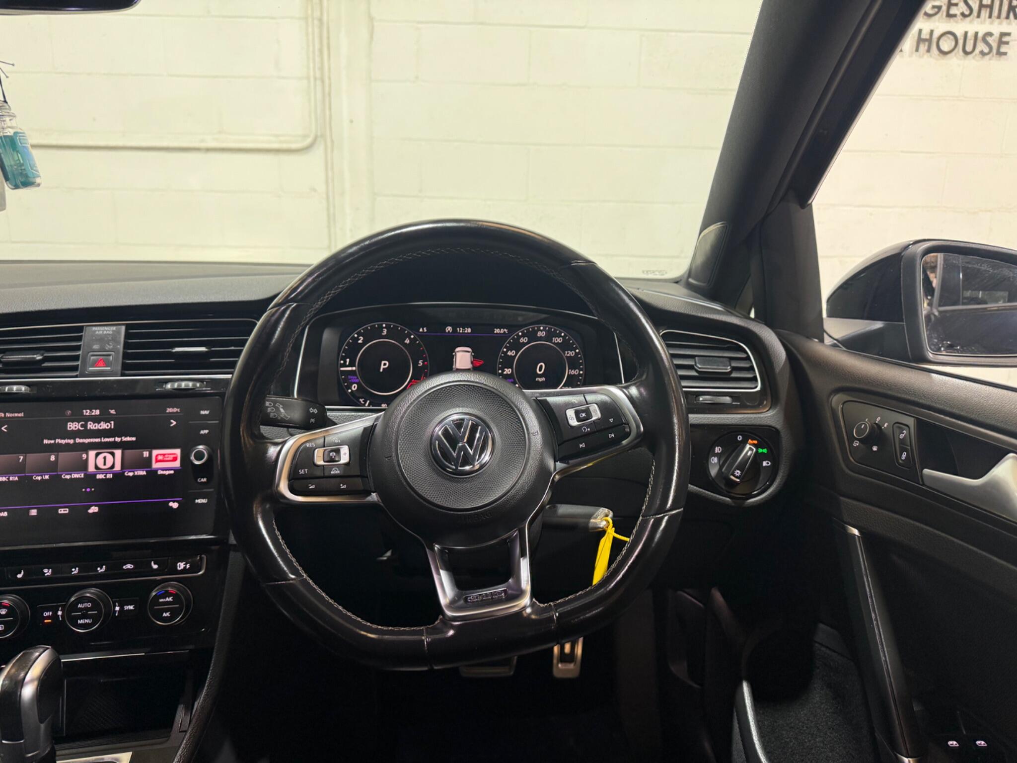 Volkswagen Golf view 54