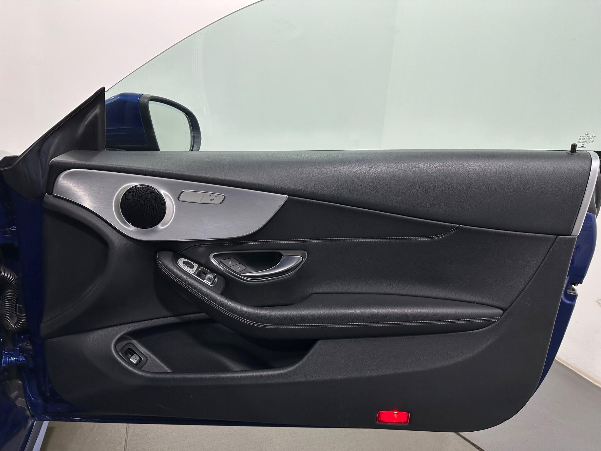 Mercedes-Benz C-Class view 35