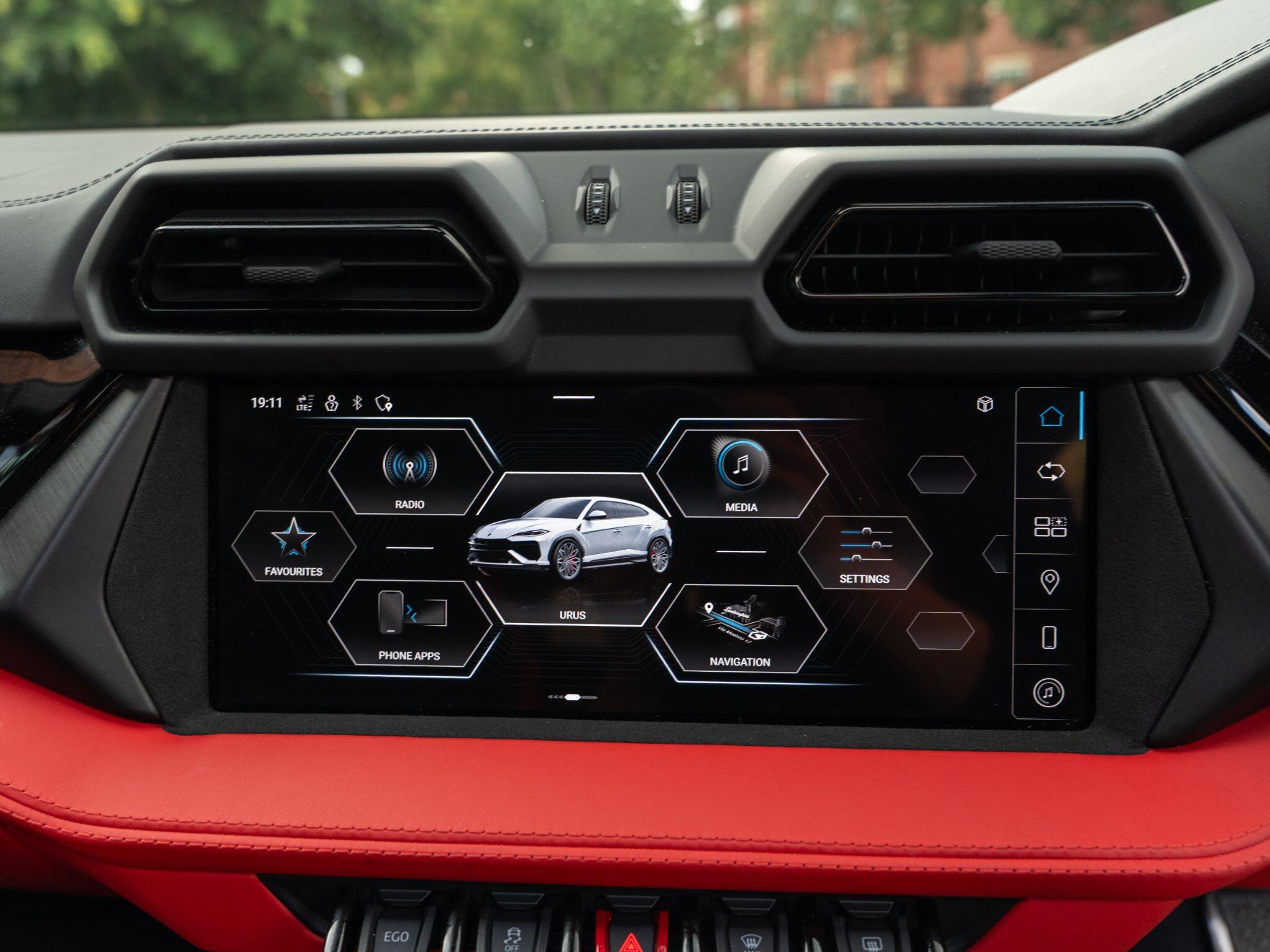 Lamborghini Urus view 64