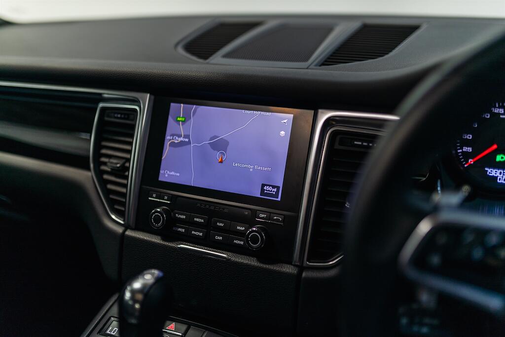 Porsche Macan view 20