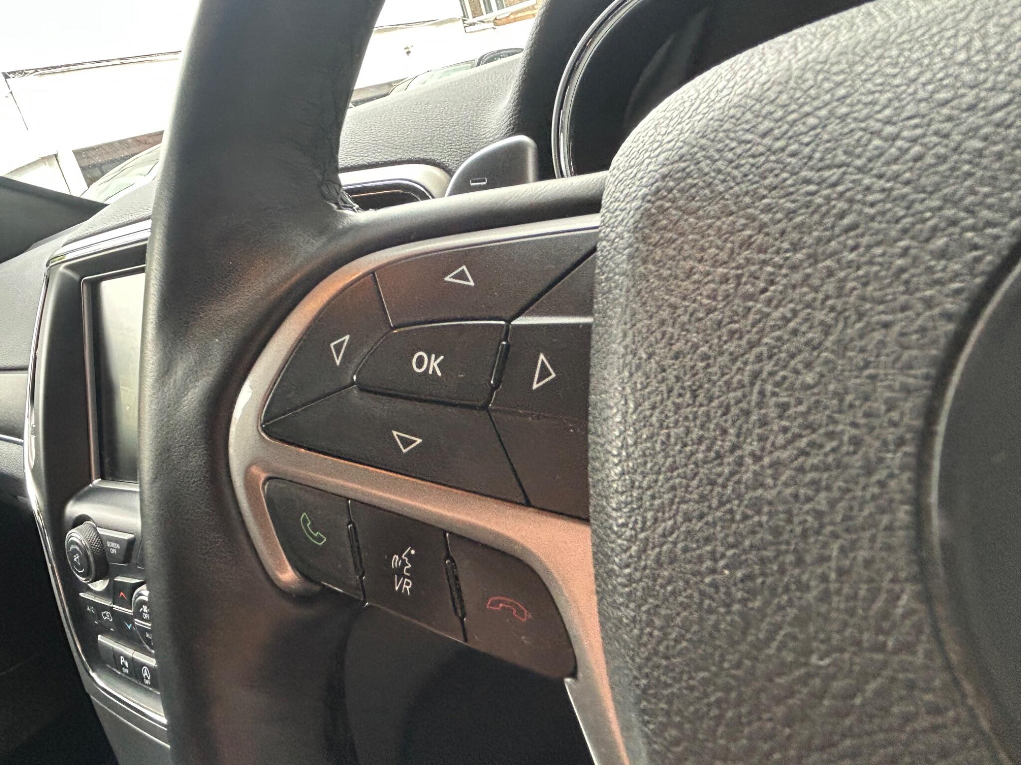 Jeep Grand Cherokee view 30