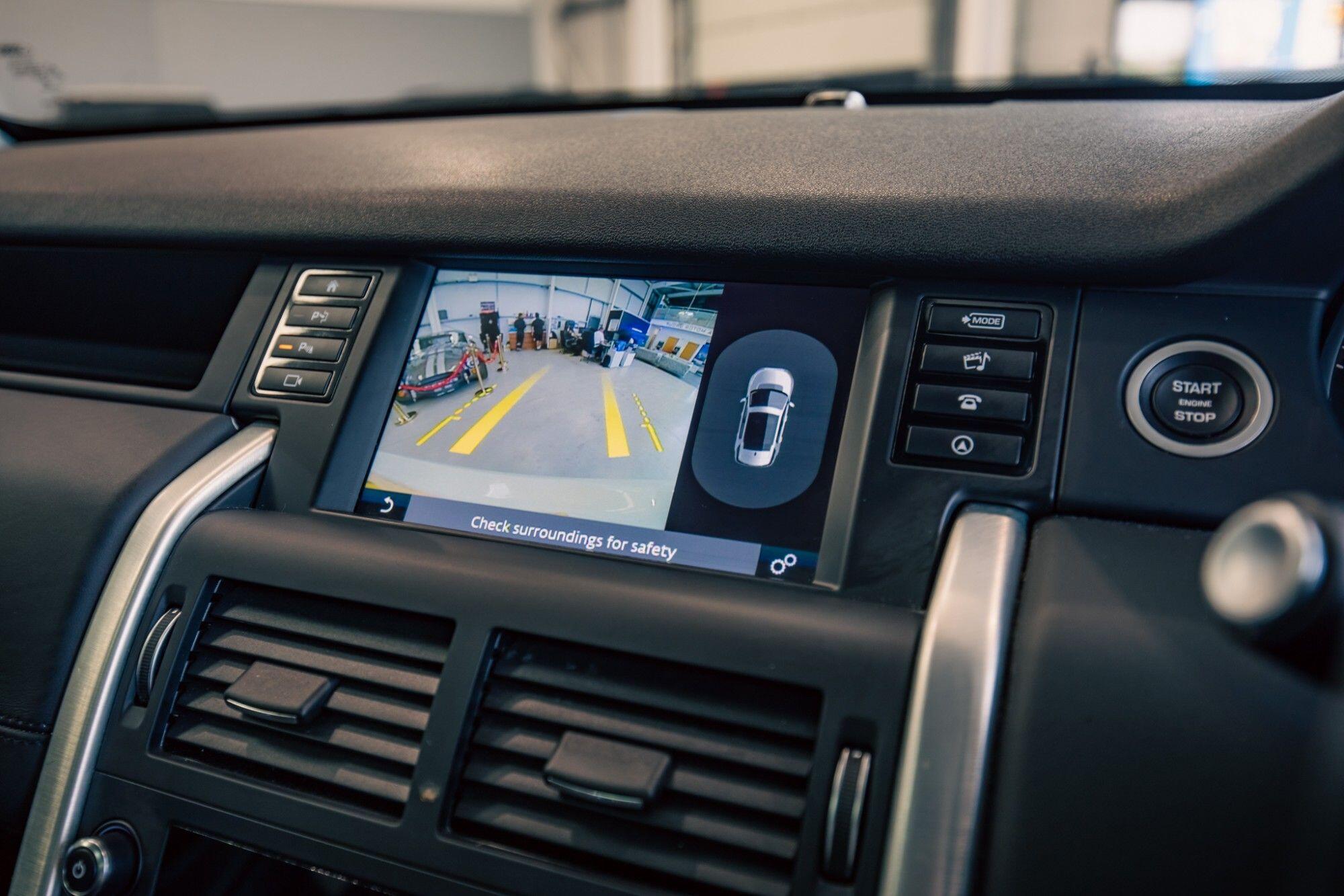 Land Rover Discovery Sport view 15