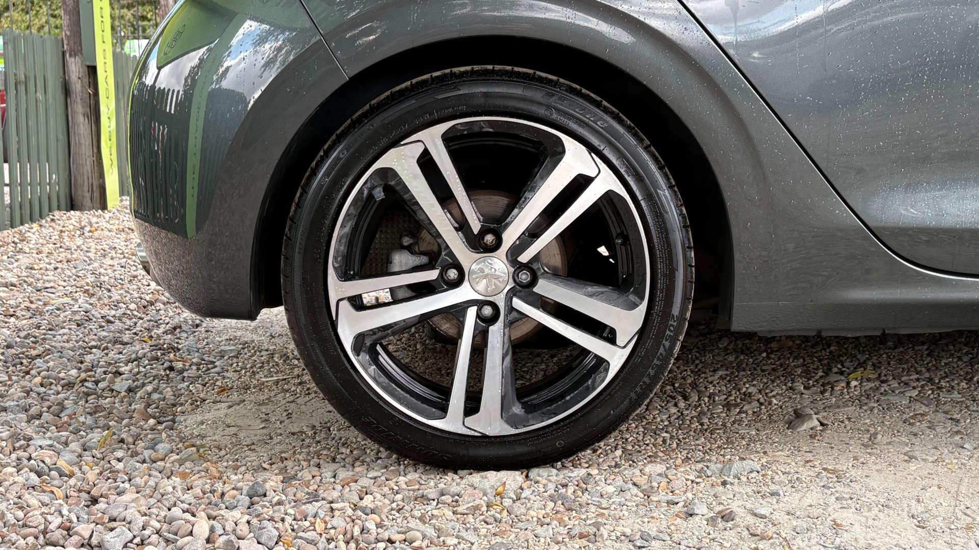 Peugeot 208 view 32