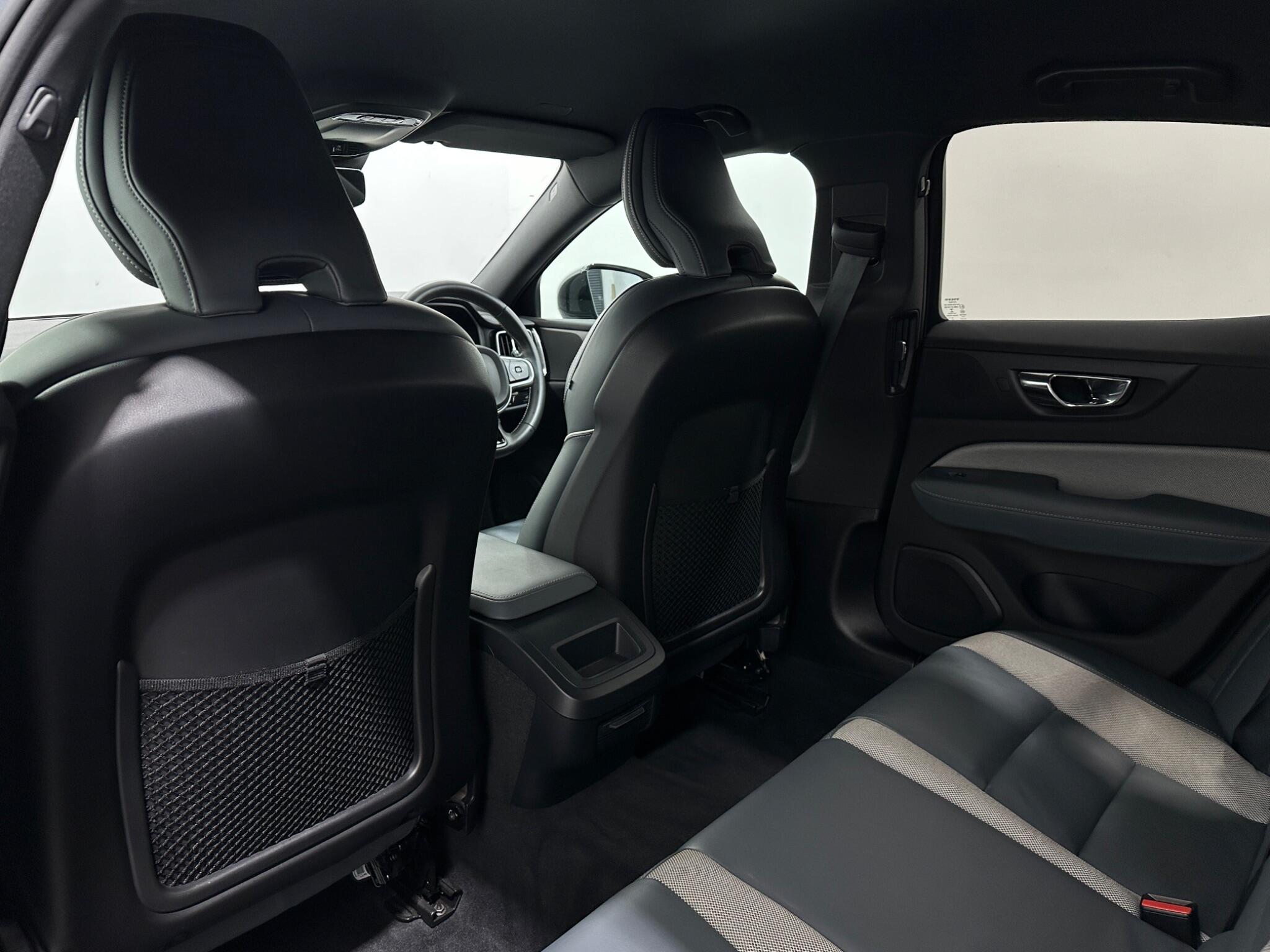 Volvo S60 view 37