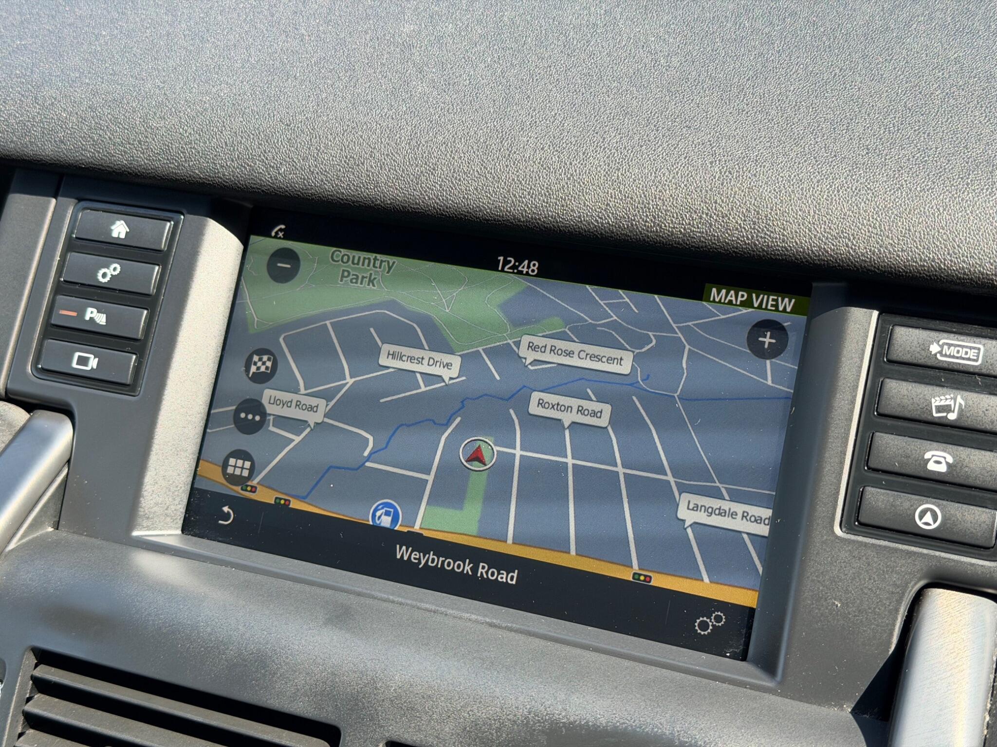 Land Rover Discovery Sport view 31