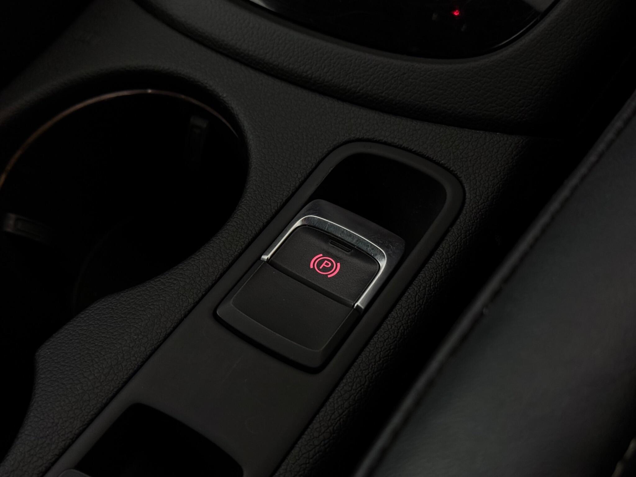 Audi Q3 view 22