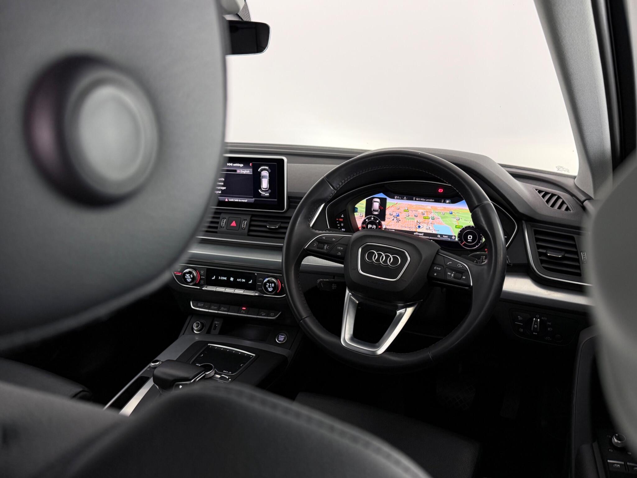 Audi Q5 view 13