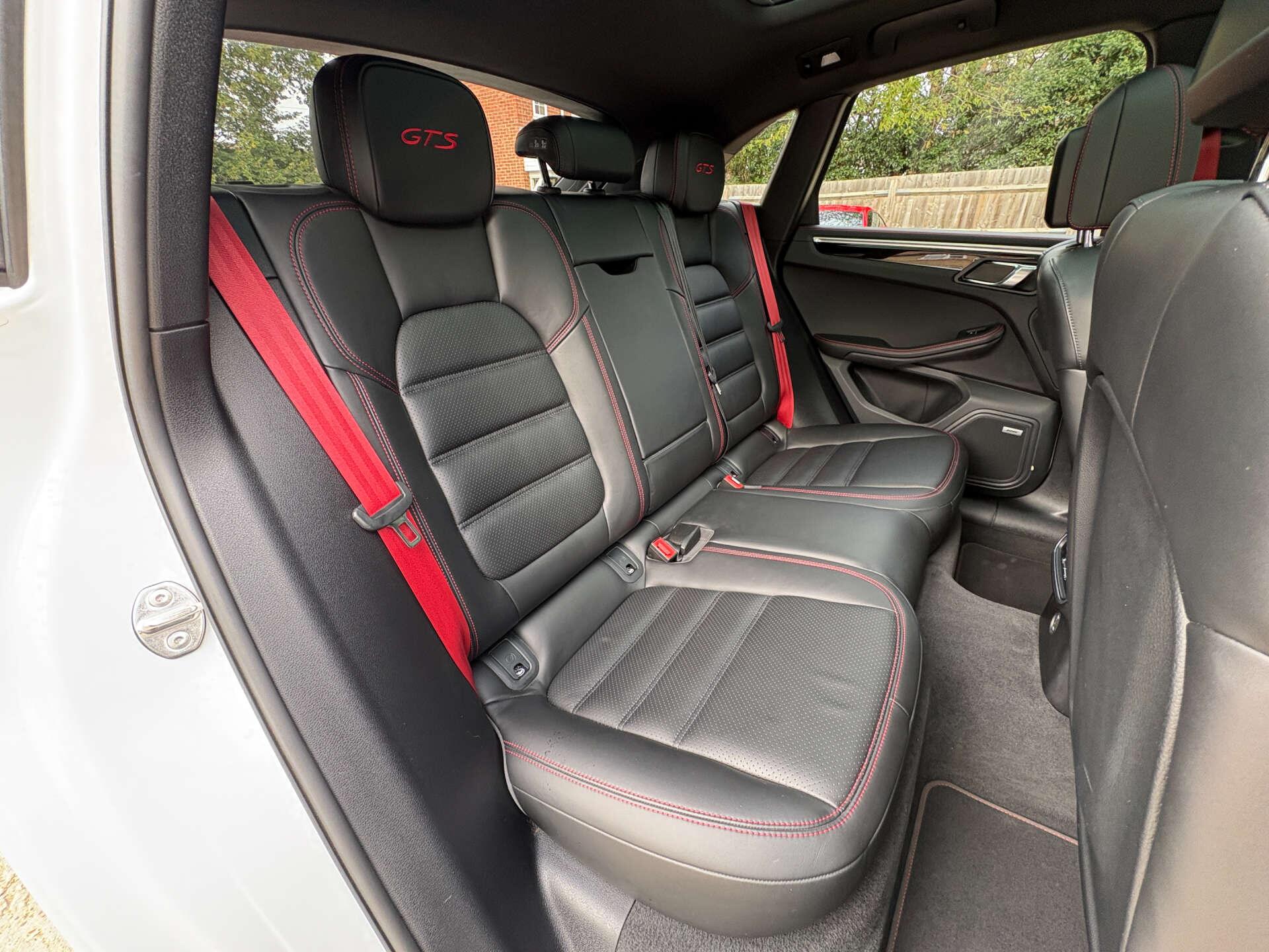 Porsche Macan view 50