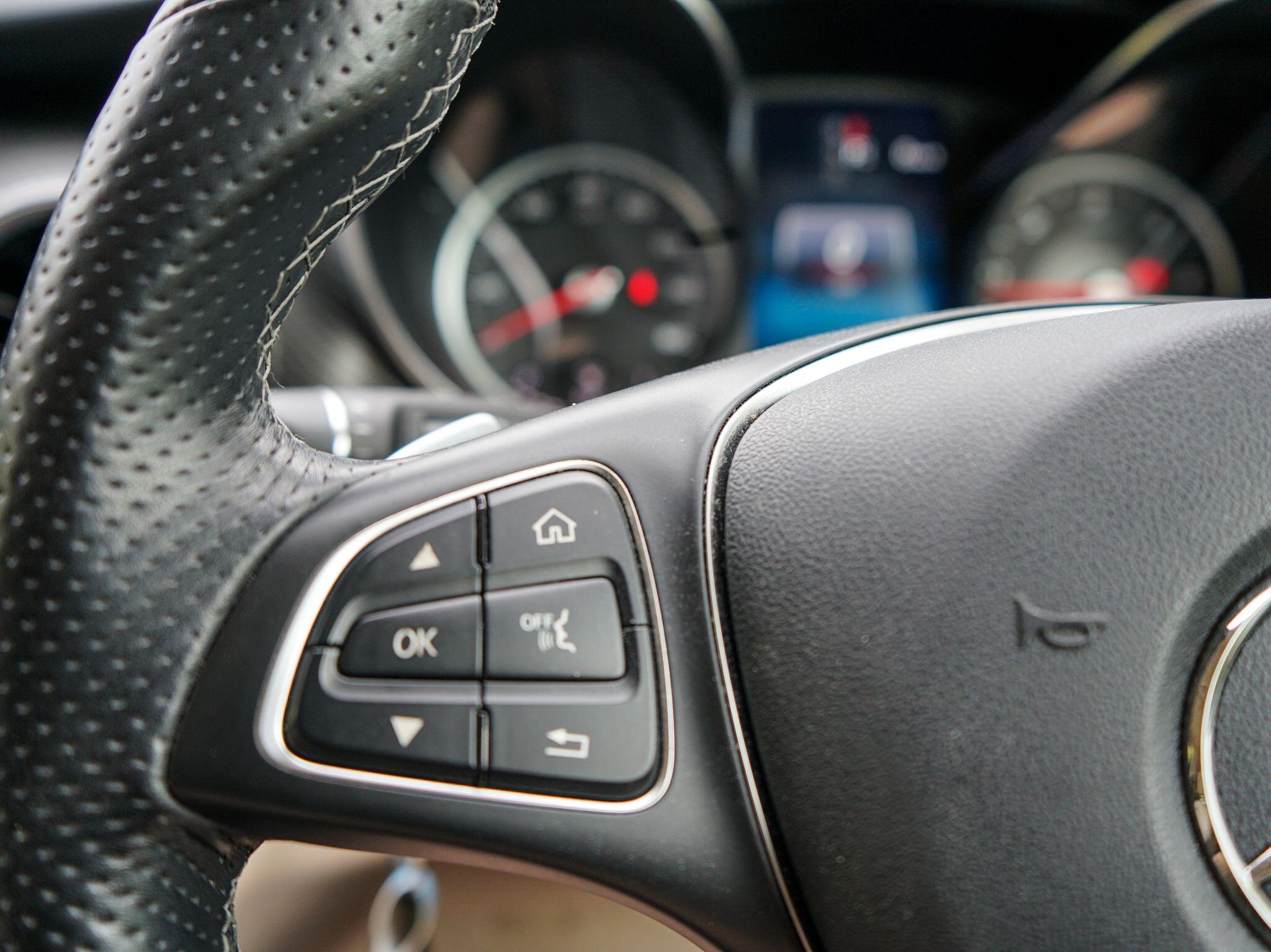 Mercedes-Benz V Class view 33