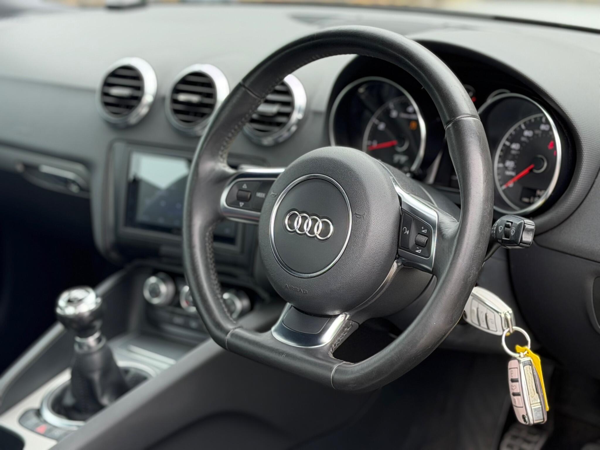Audi TT view 12