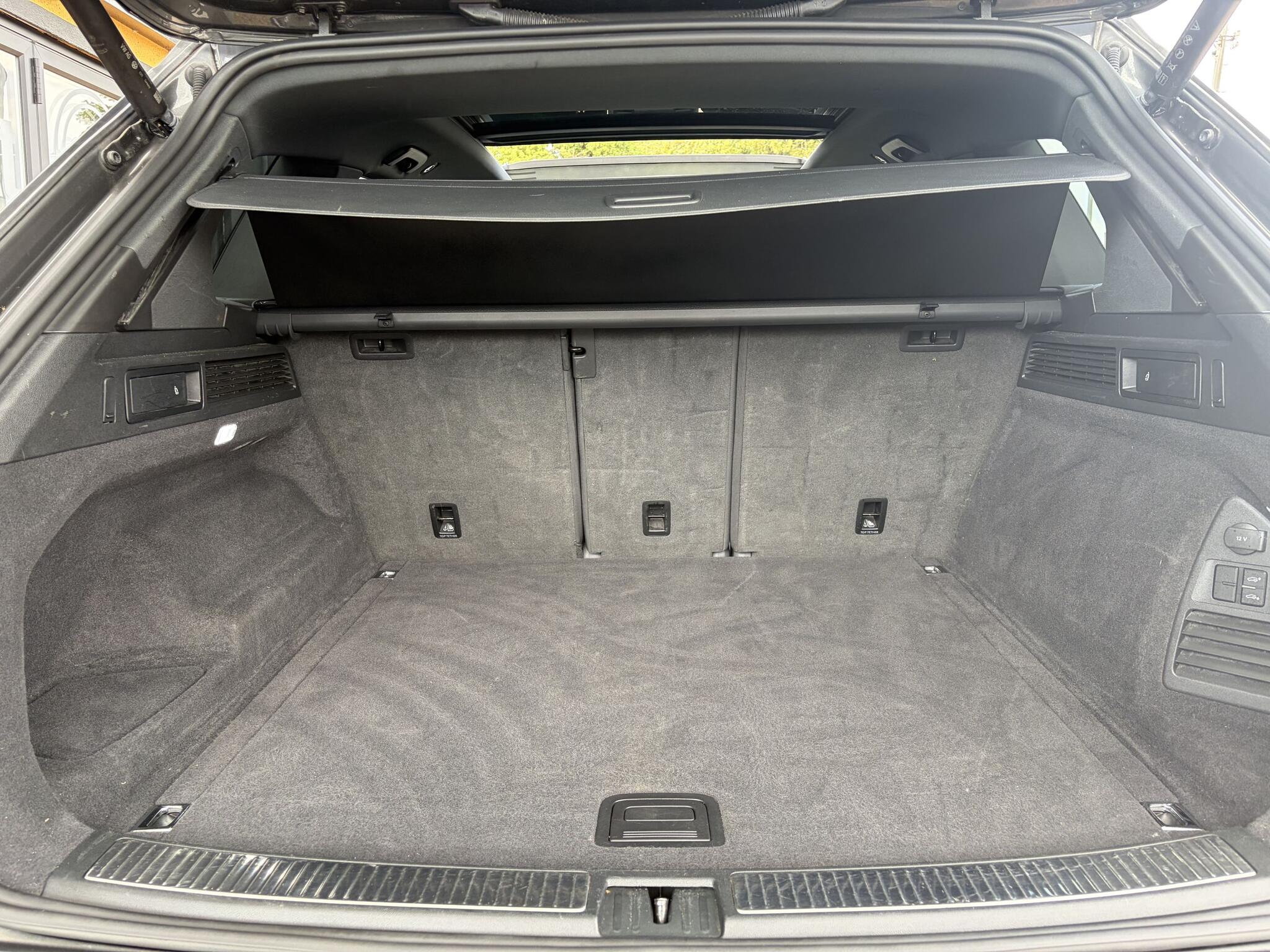 Volkswagen Touareg view 26