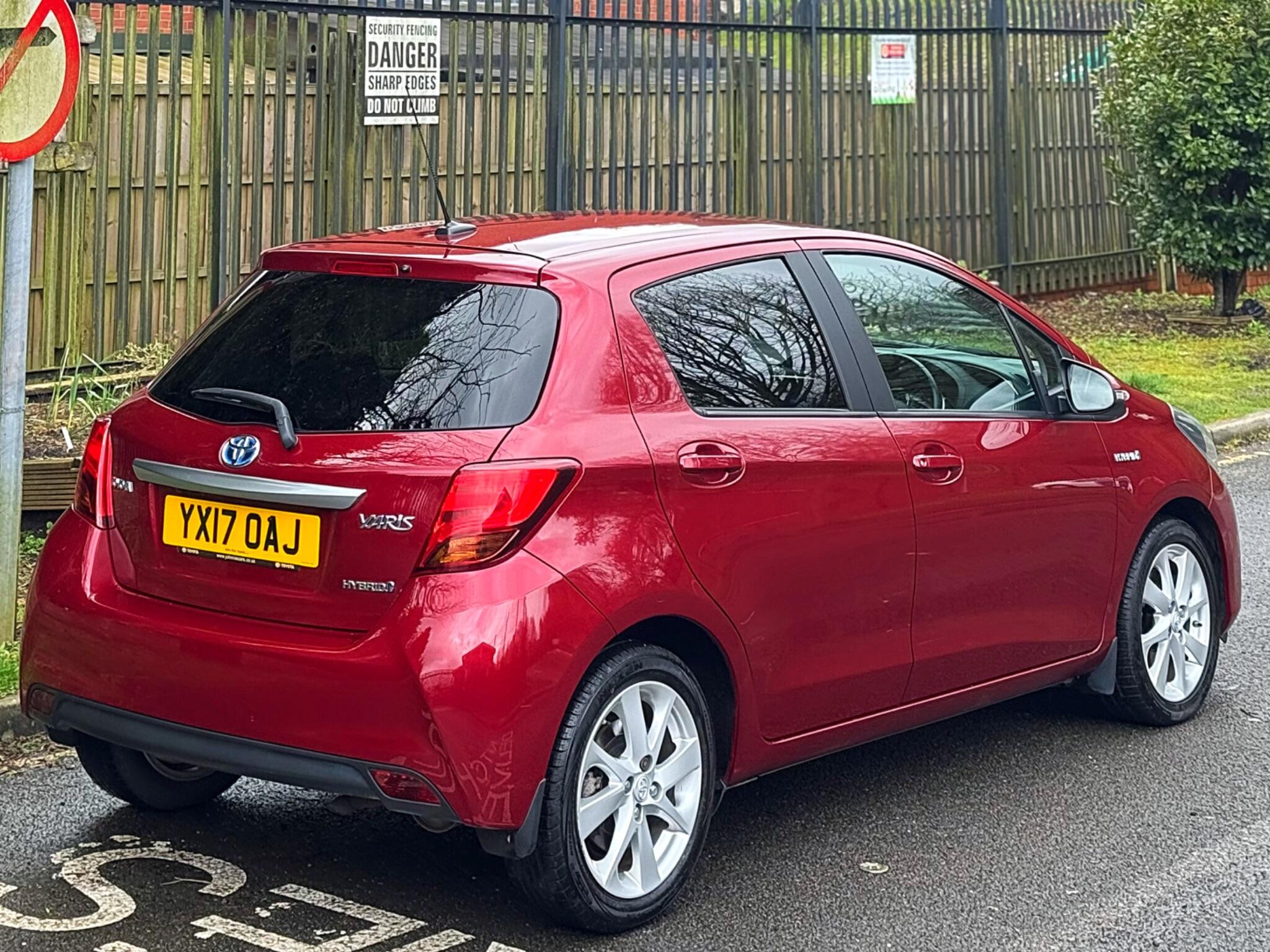 2017 Toyota Yaris 1.5 VVT-h Excel E-CVT Euro 6 (s/s) 5dr (15in Alloy) image 32