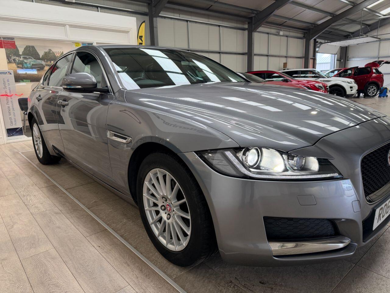 Jaguar XF view 4
