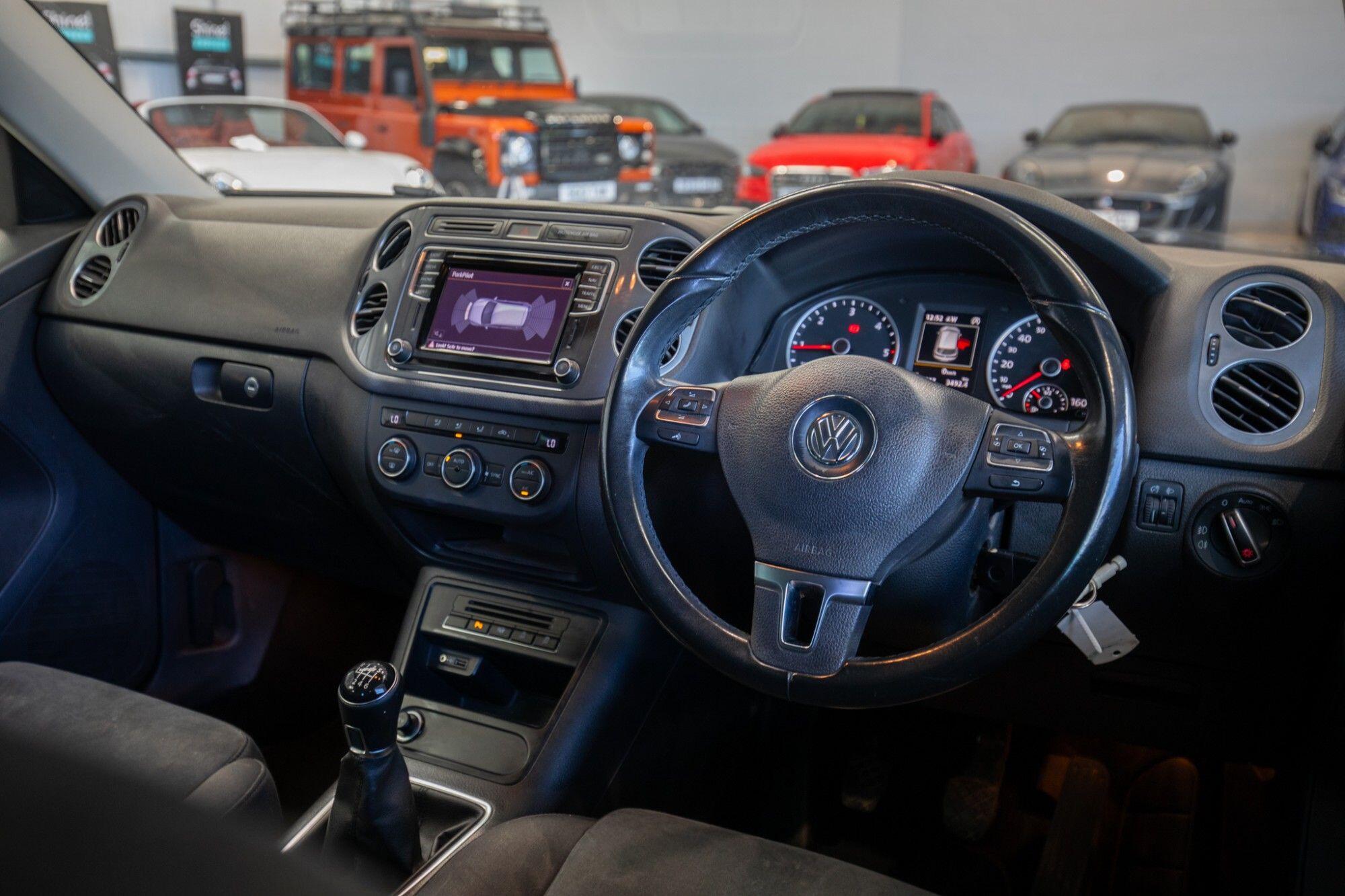 Volkswagen Tiguan view 3