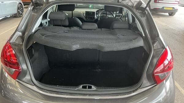 Peugeot 208 view 13