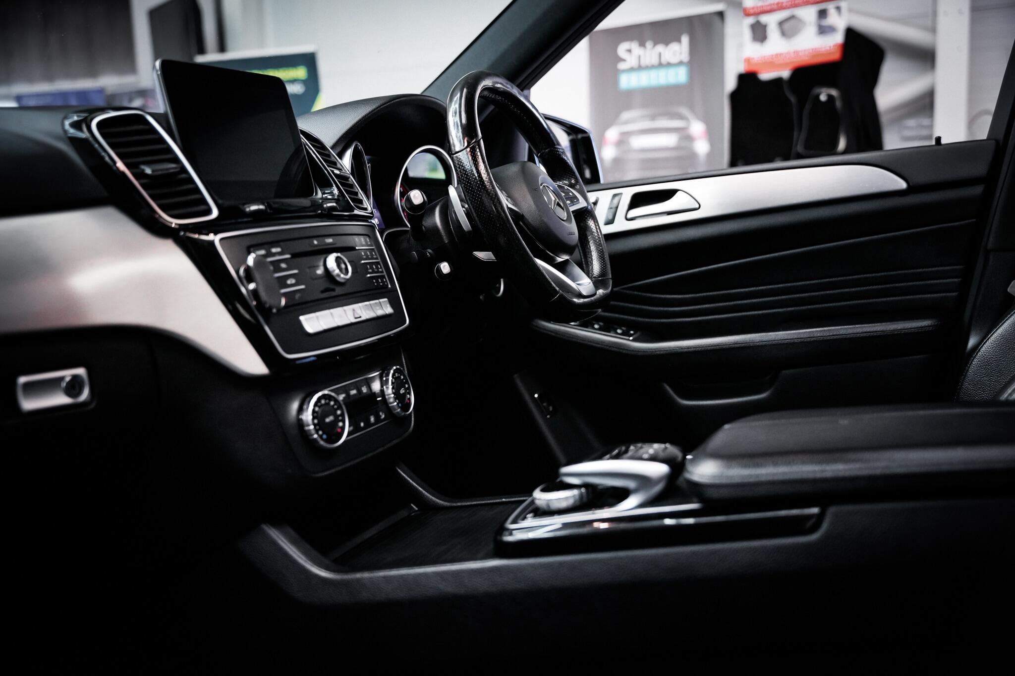 Mercedes-Benz GLE view 3