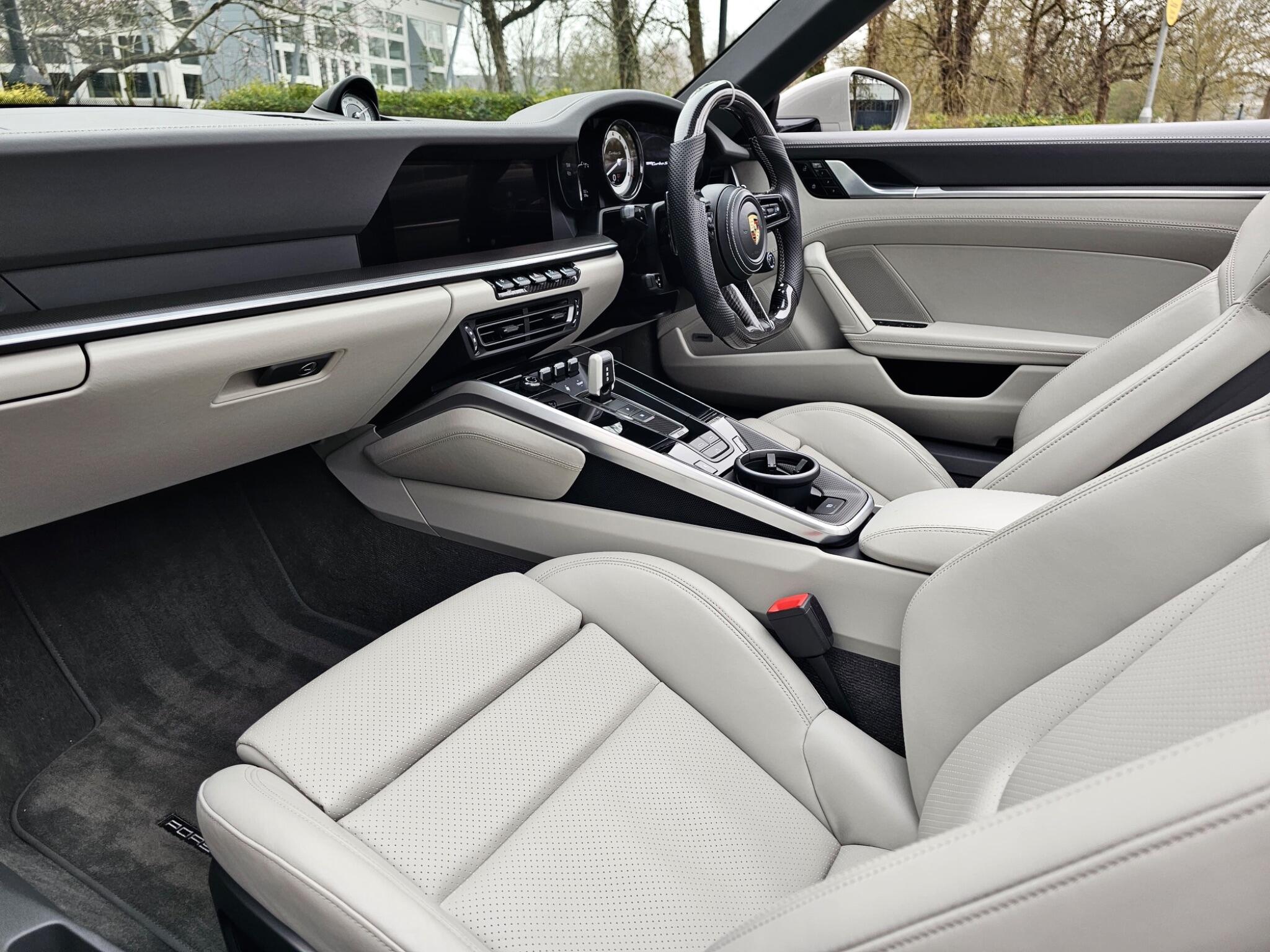 Porsche 911 view 6