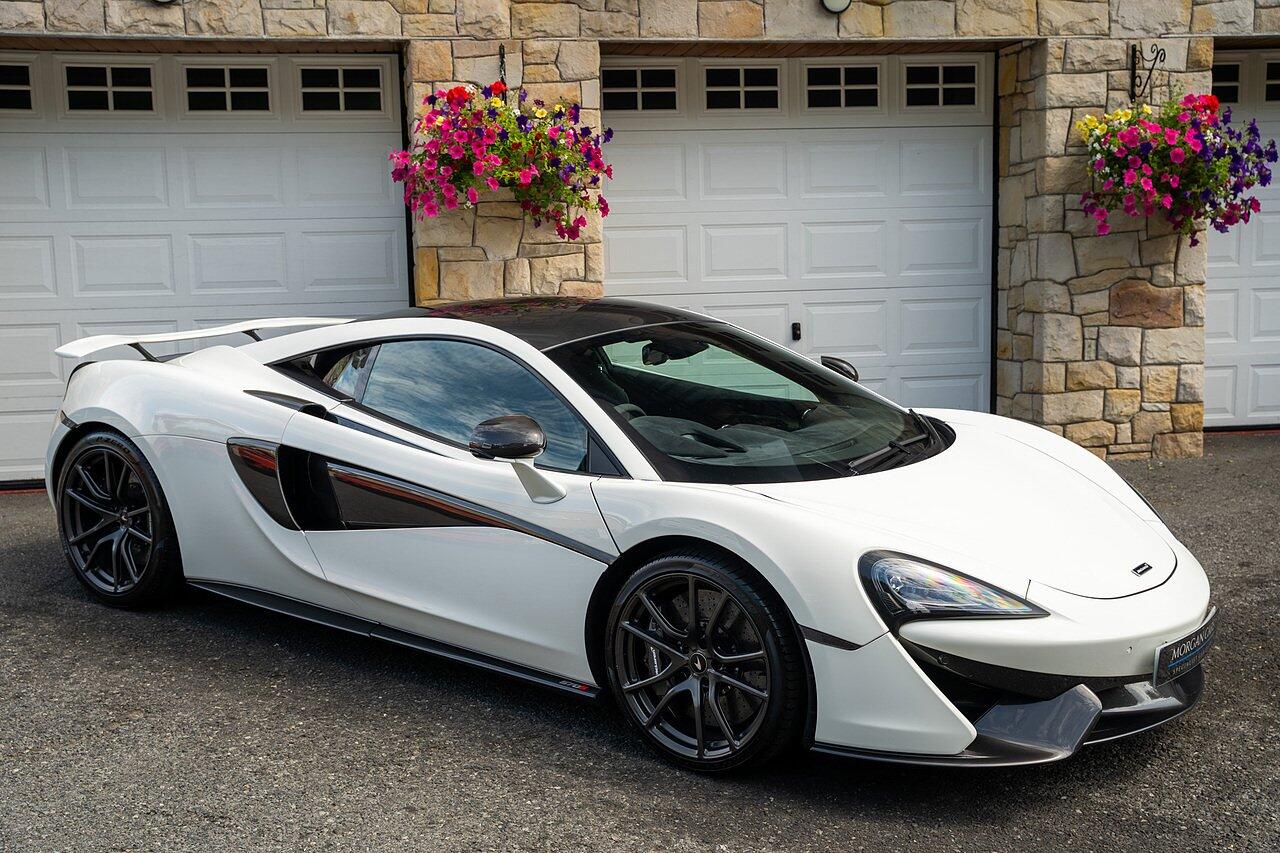 McLaren 570S view 3