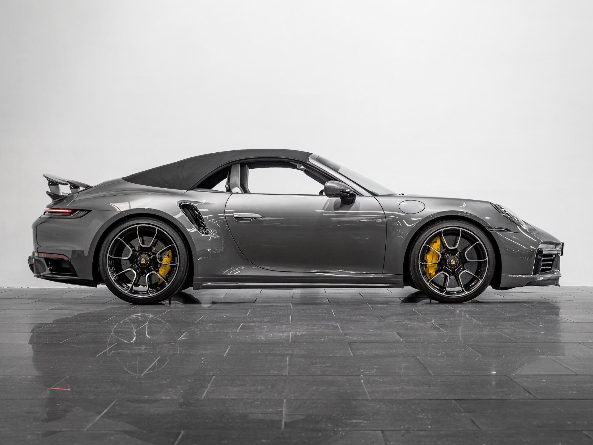 Porsche 911 view 8