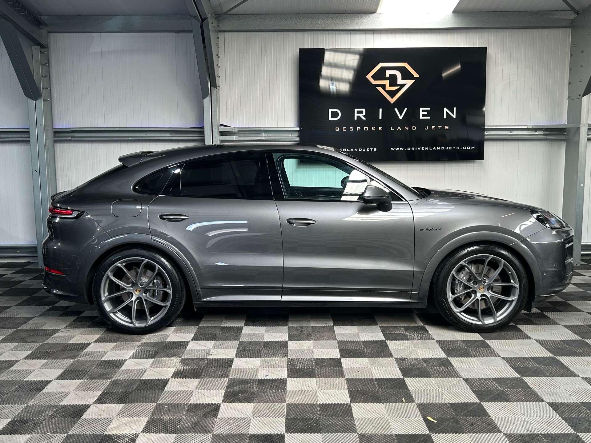Porsche Cayenne view 11