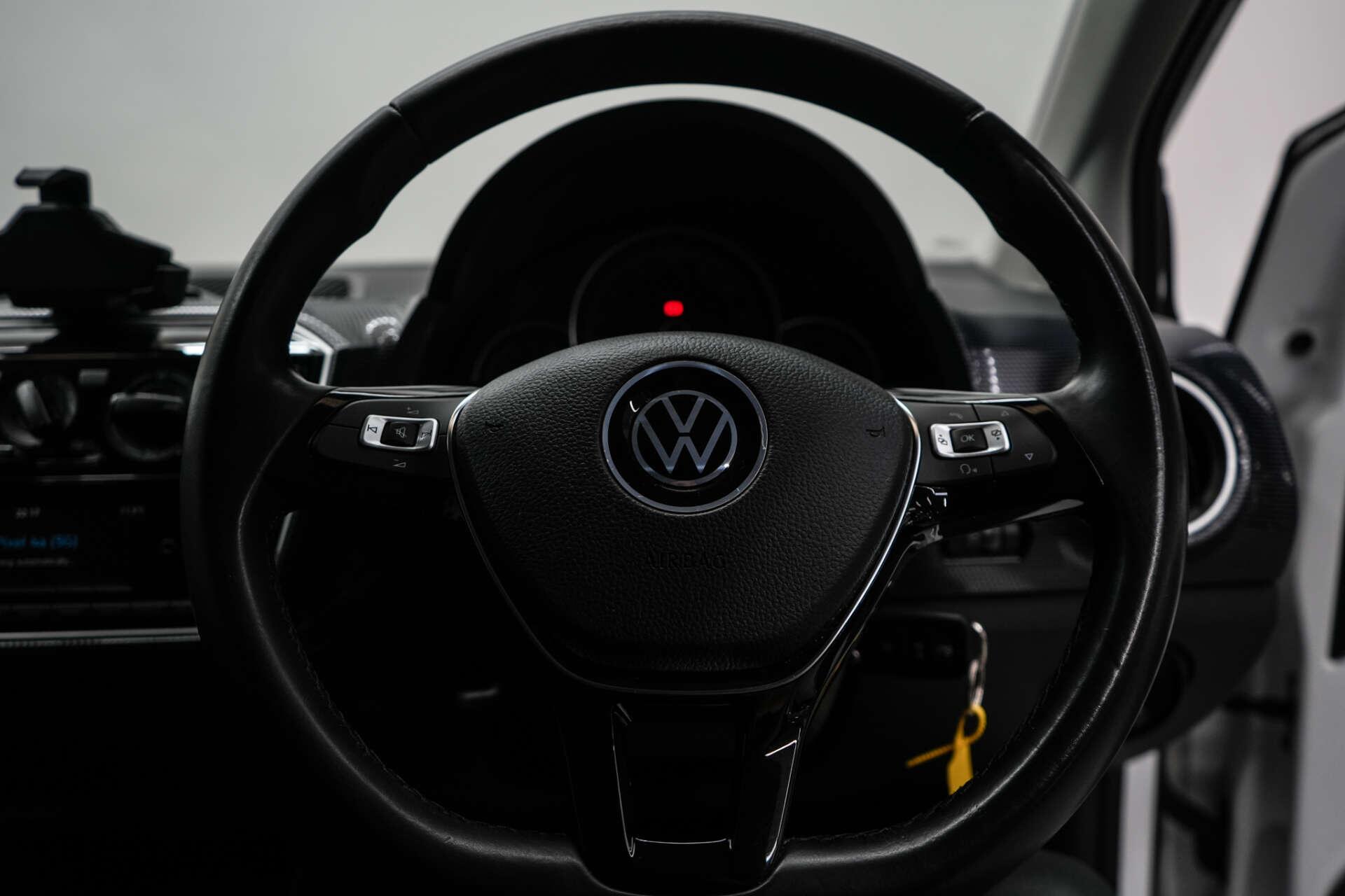 Volkswagen Up! view 28