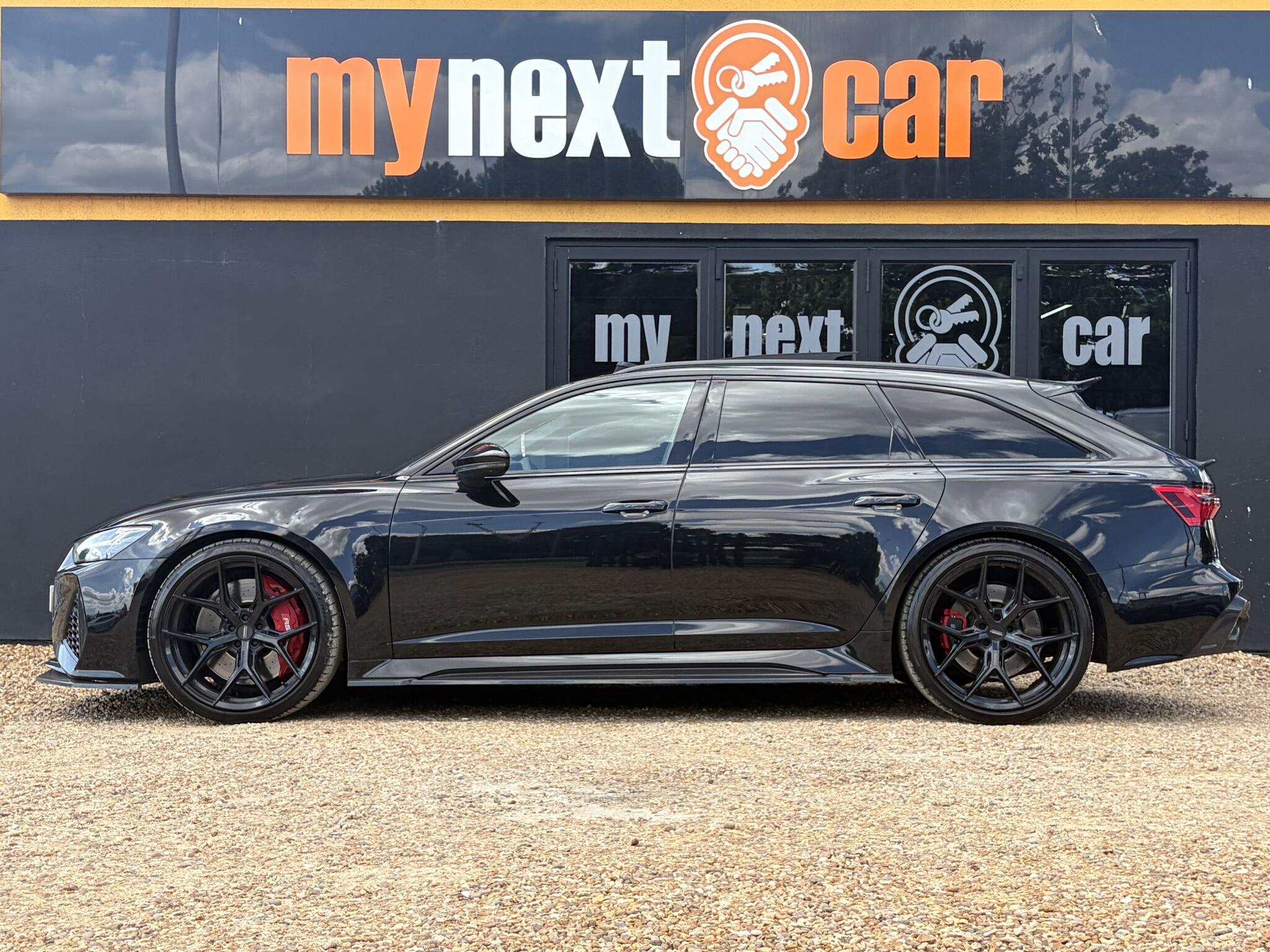 Audi RS6 Avant view 5