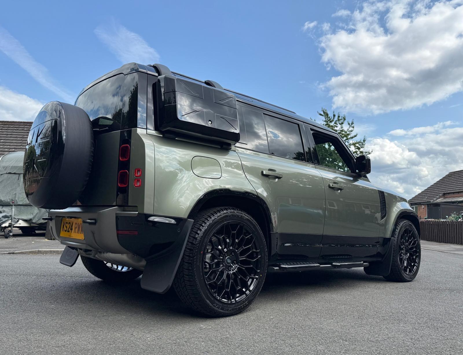 Land Rover Defender view 76