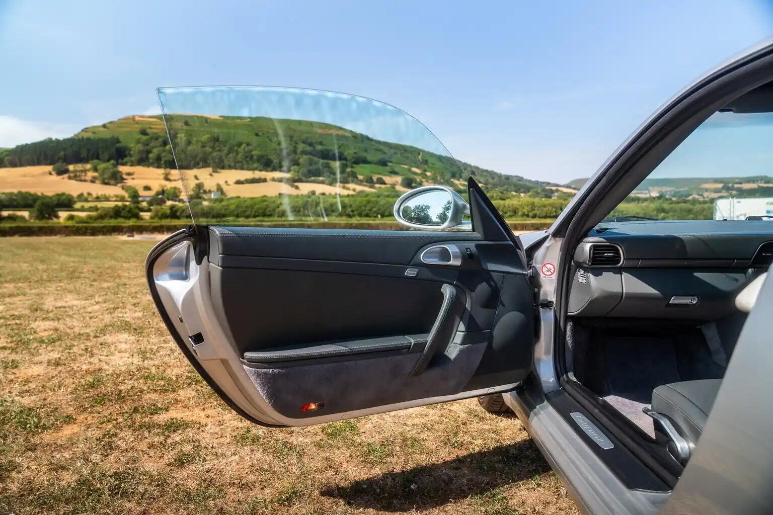Porsche 911 view 26